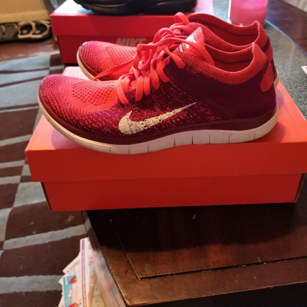 Nike Flynit 4.0 size 6.5 with box