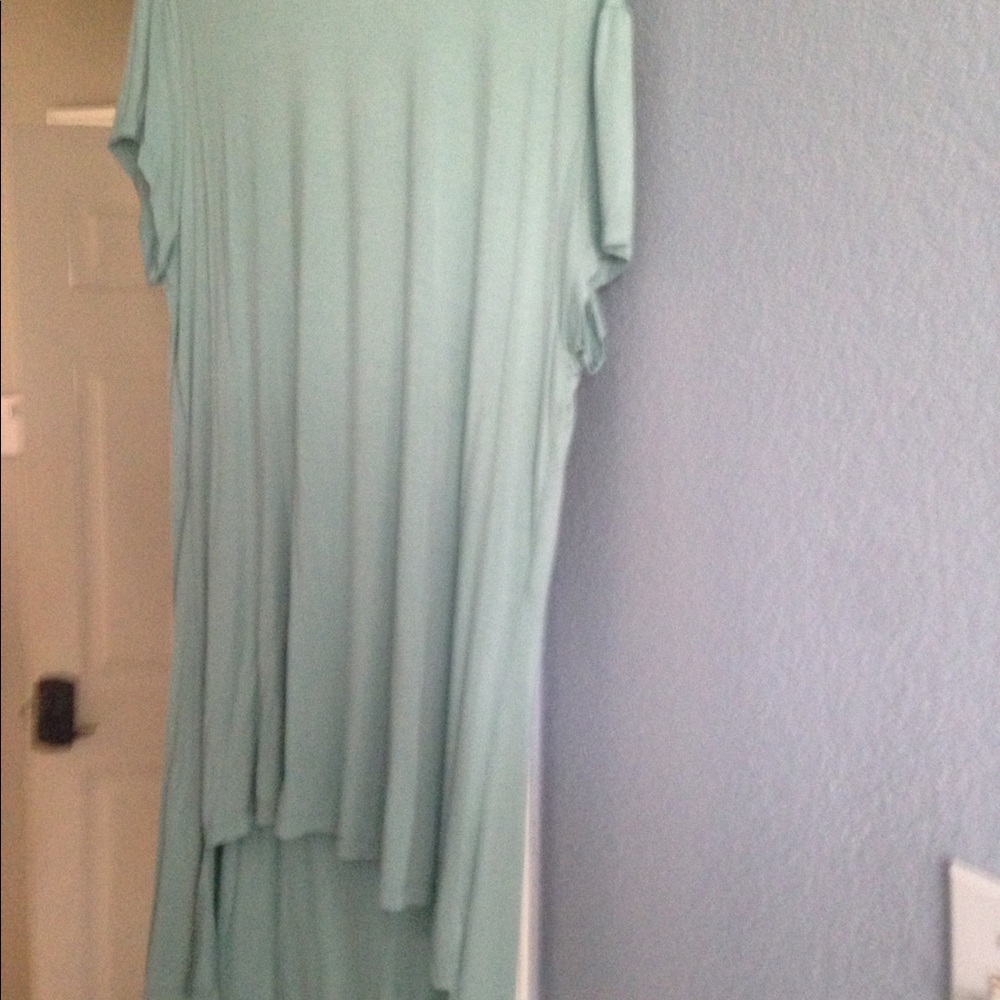 POL size small open back t shirt tunic/dress