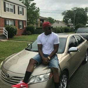 Meet your Posher, Rogerna