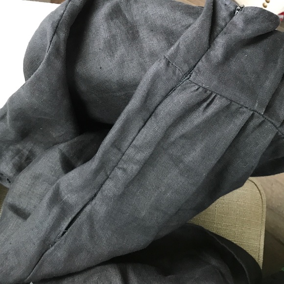 Black linen v neck dress with ruffle at bottom - Picture 4 of 7