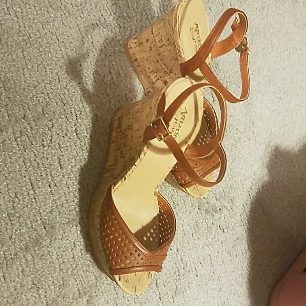 Arizona brown wedge sz 8