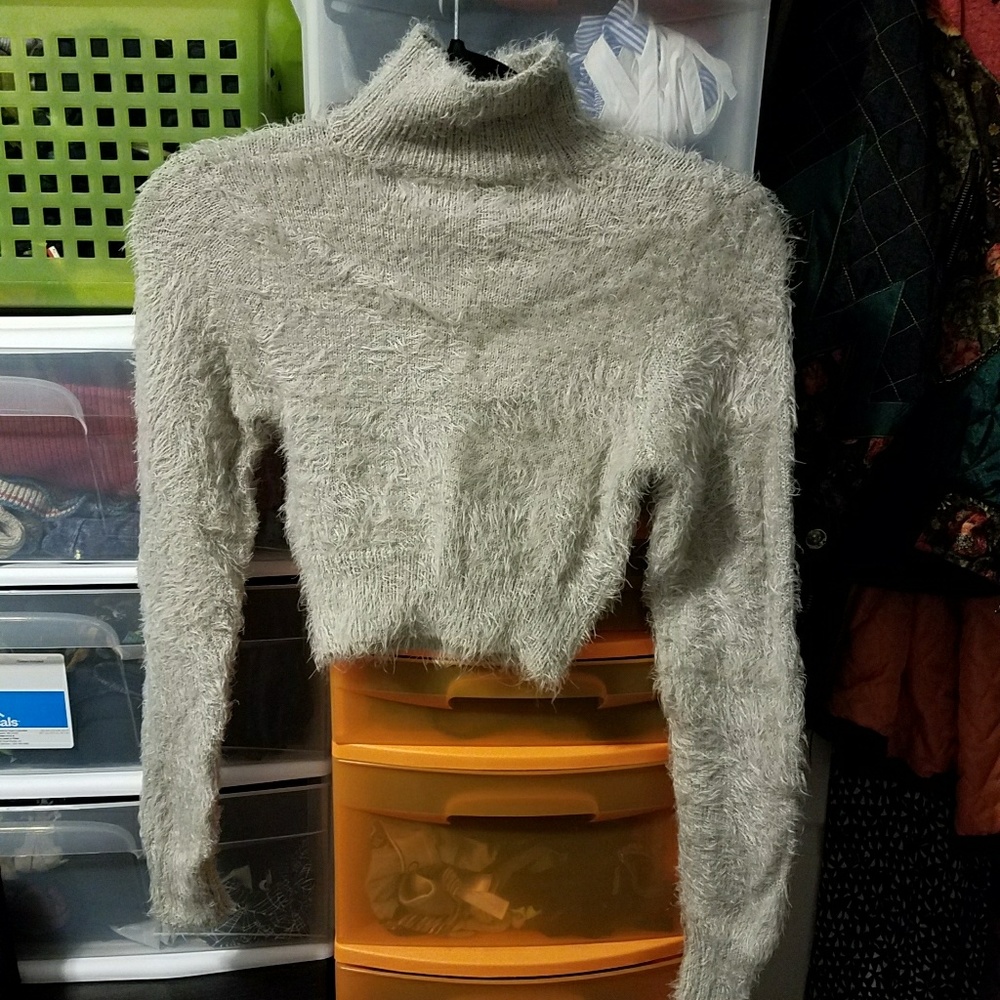 🚫SOLD🚫 Fuzzy high neck sweater crop - Picture 6 of 8