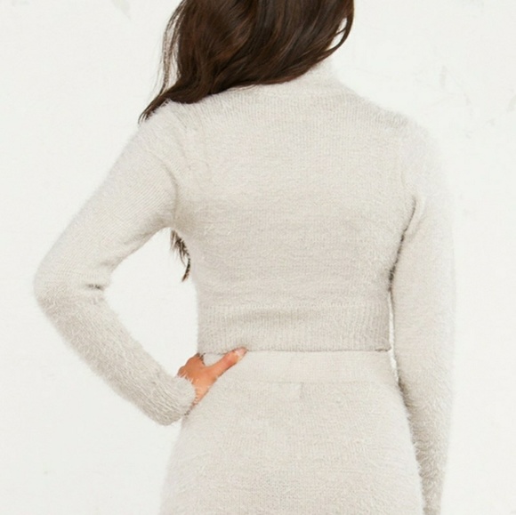 🚫SOLD🚫 Fuzzy high neck sweater crop - Picture 5 of 8