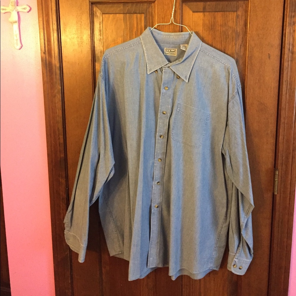 L.L. BEAN MEN'S DENIM BUTTON DOWN
