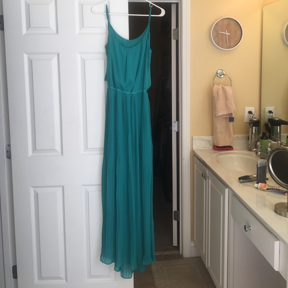 Beautiful flowy maxi dress