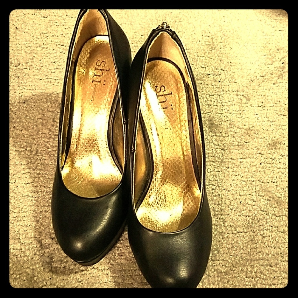 Super sexy zipper up the back heels