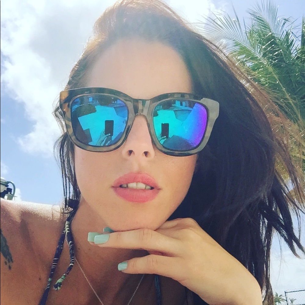 Meet your Posher, Aida