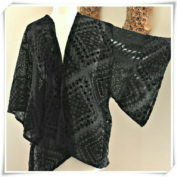 Hollister Other - ♡ Hollister ♡ Kimono lace cardigan coverup