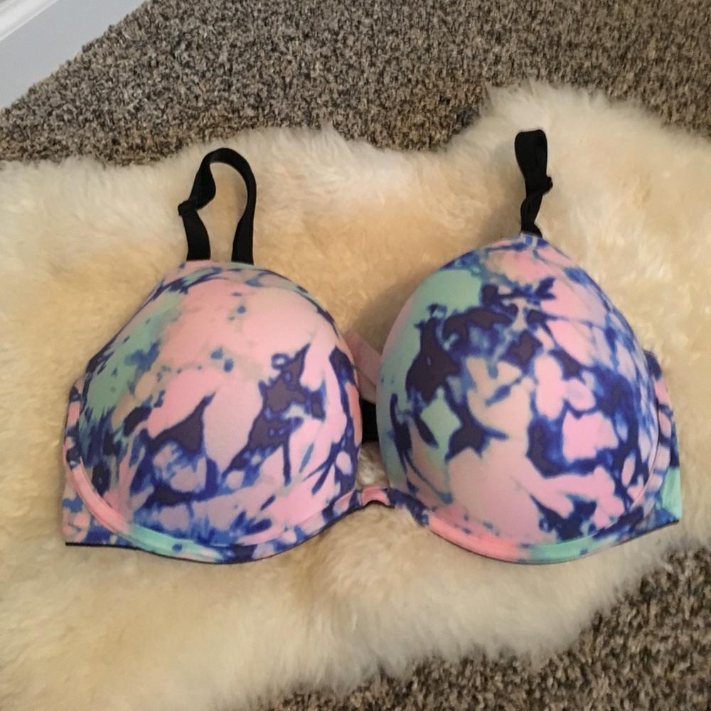 VS pink 34DD bra