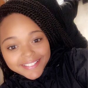 Meet your Posher, Alicia