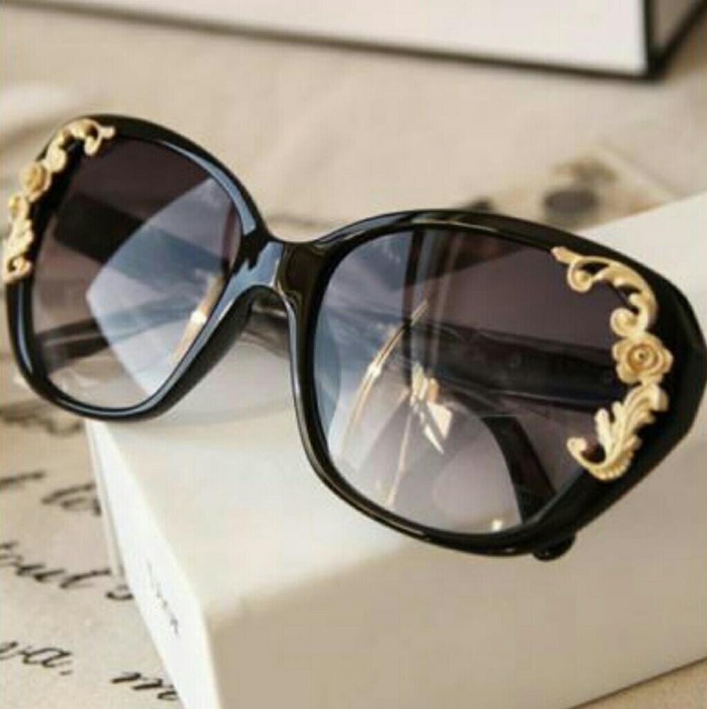 Gold accent sunglasses
