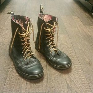 Dr. Martens Stratford Boots