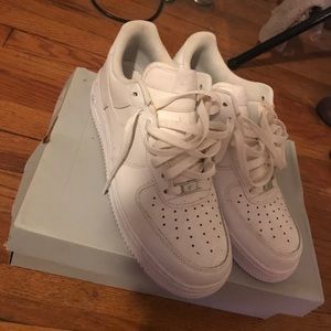 Air Force ones low white
