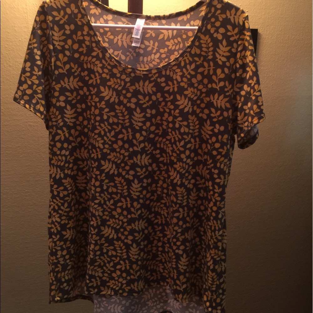 Lularoe Classic Tee size Large