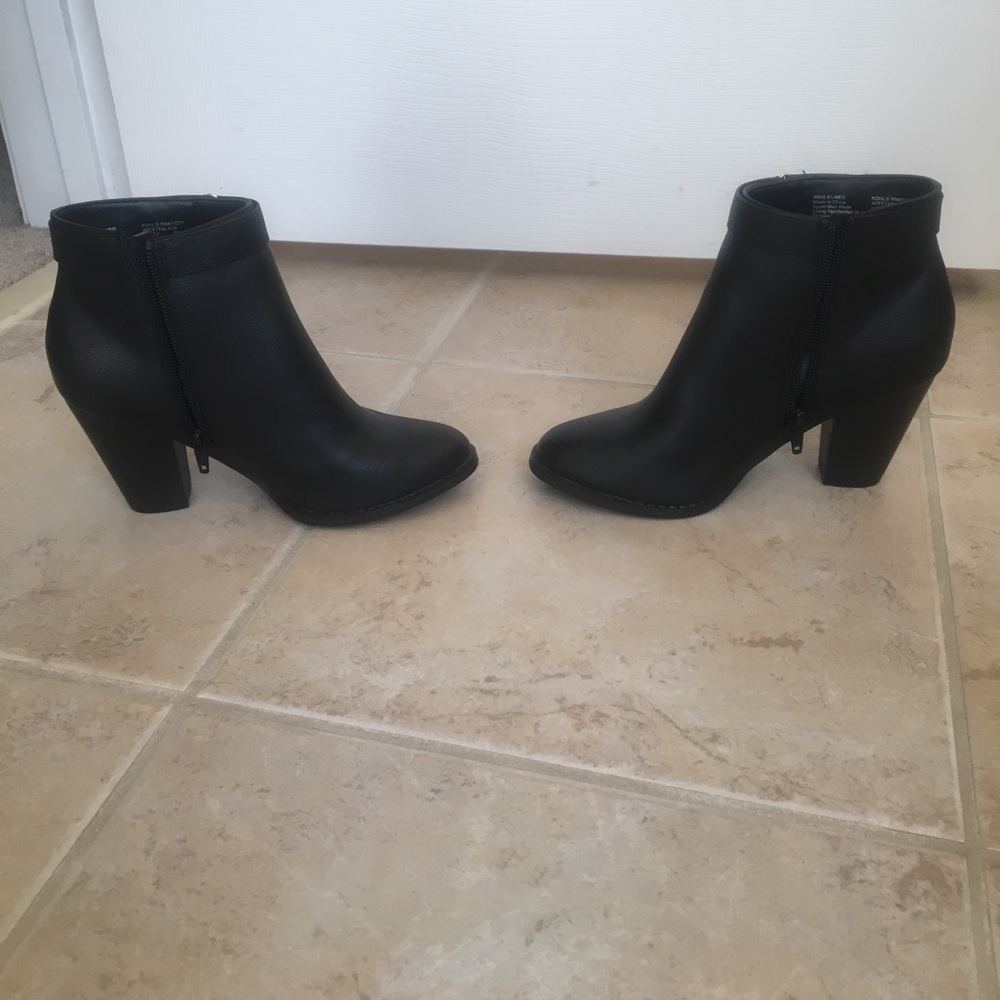 Apt 9 black booties size 6.5