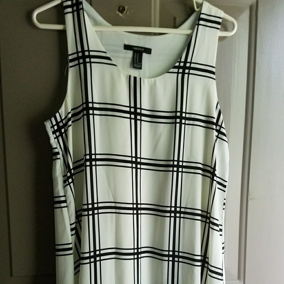 Cute patterned dress - Picture 2 of 4