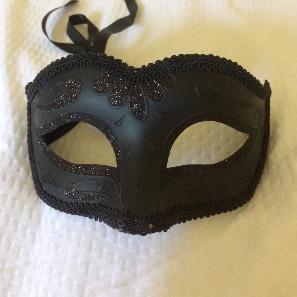Black Masquerade Mask