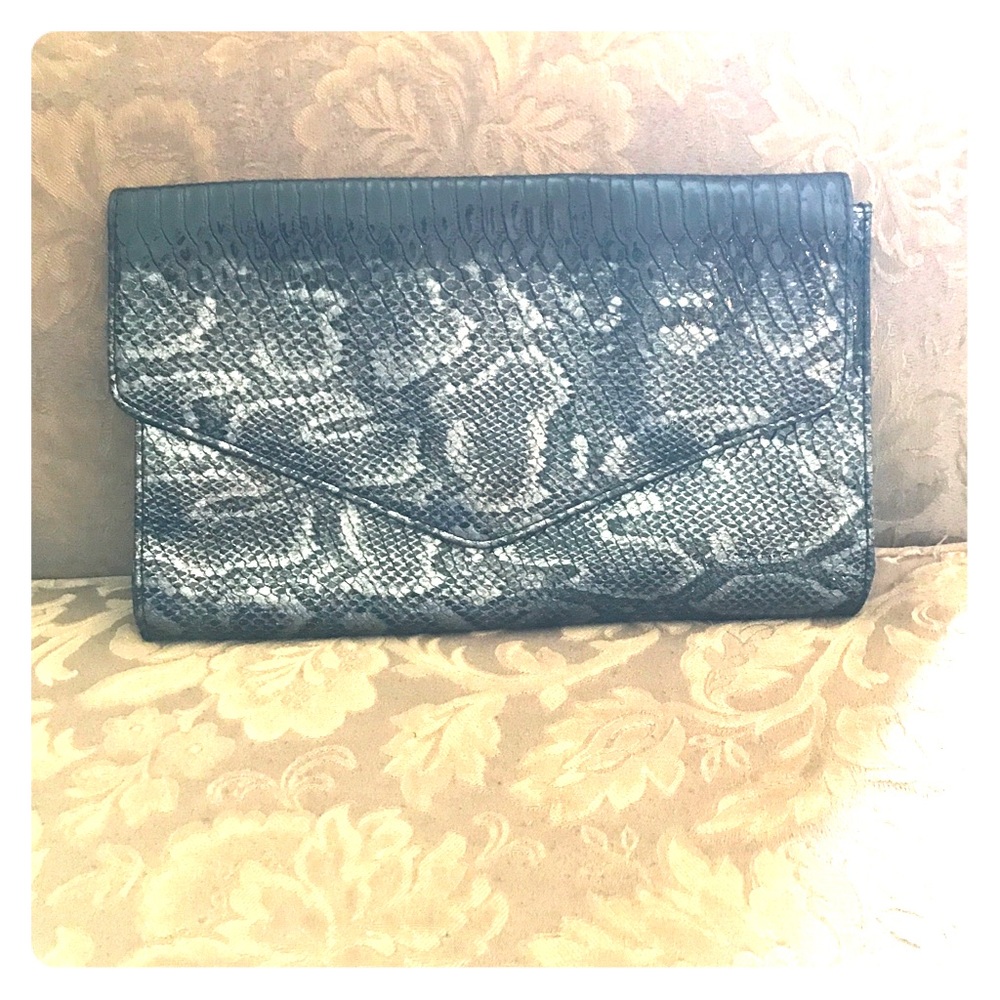 EUC Gianni faux skin leather clutch