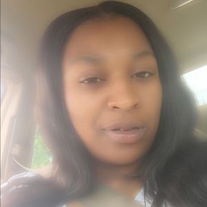 Meet your Posher, Monique