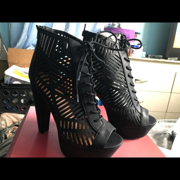 Laser cut platform booties - Picture 2 of 5