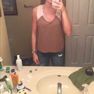 Sleeveless shirt