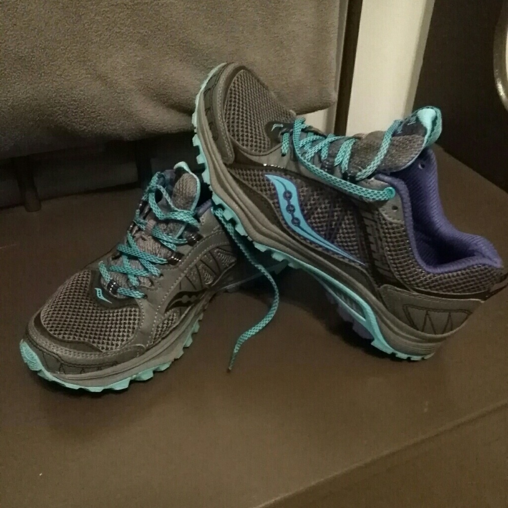 Saucony tennis shoes