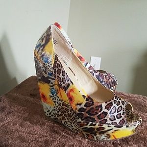 Open toe platform shoe by Zigi Soho