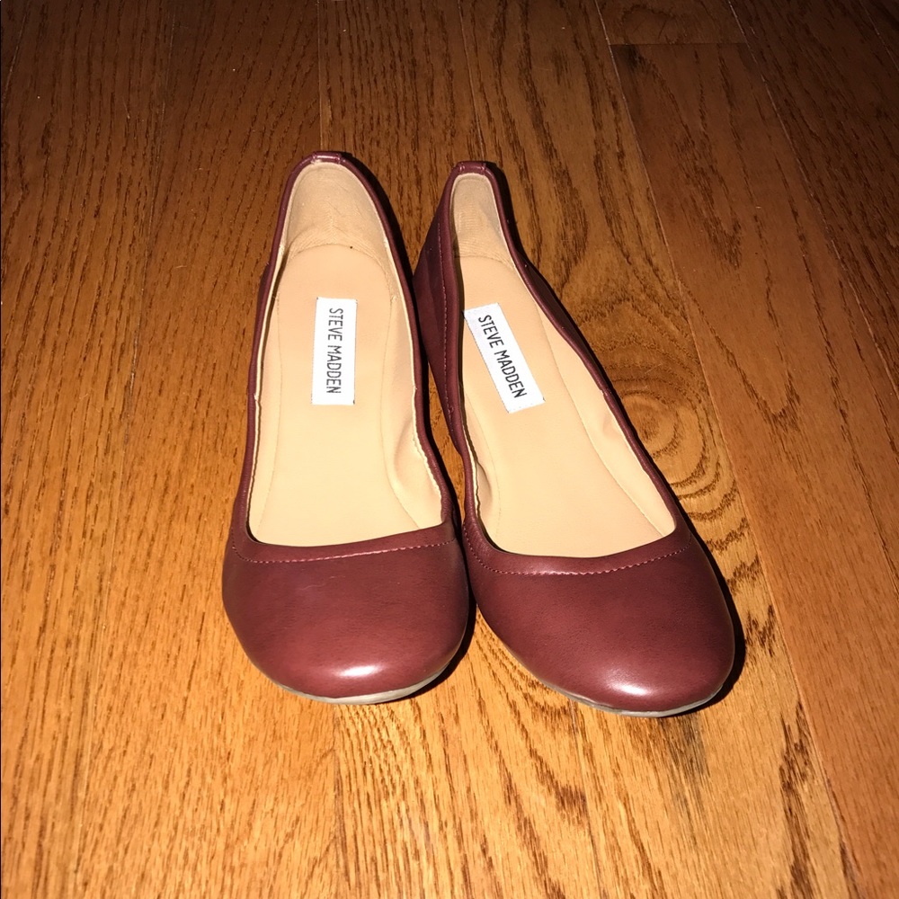NWOT STEVE MADDEN FLATS