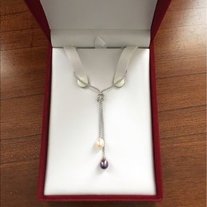 Lariat necklace with freshwater black/white pearls