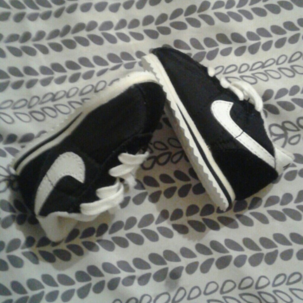 Infant nike's