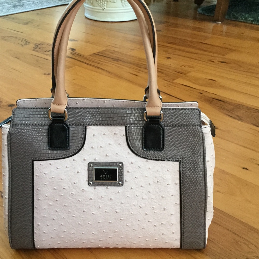 GUESS Textured Faux Leather Shoulder Bag EUC!
