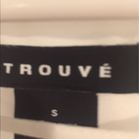 Beautiful, white flowy top - Picture 3 of 3