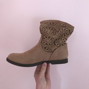 Lace tan boots