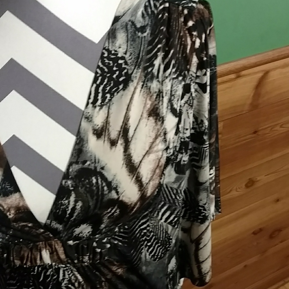 2 Chic Designer Top - Picture 2 of 4