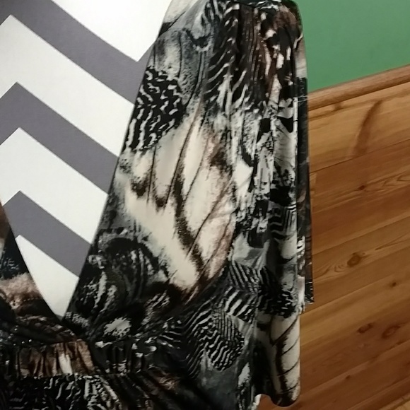 2 Chic Designer Top - Picture 2 of 4