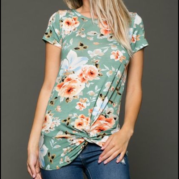 HP Sage Floral Knotted Top - Picture 2 of 4