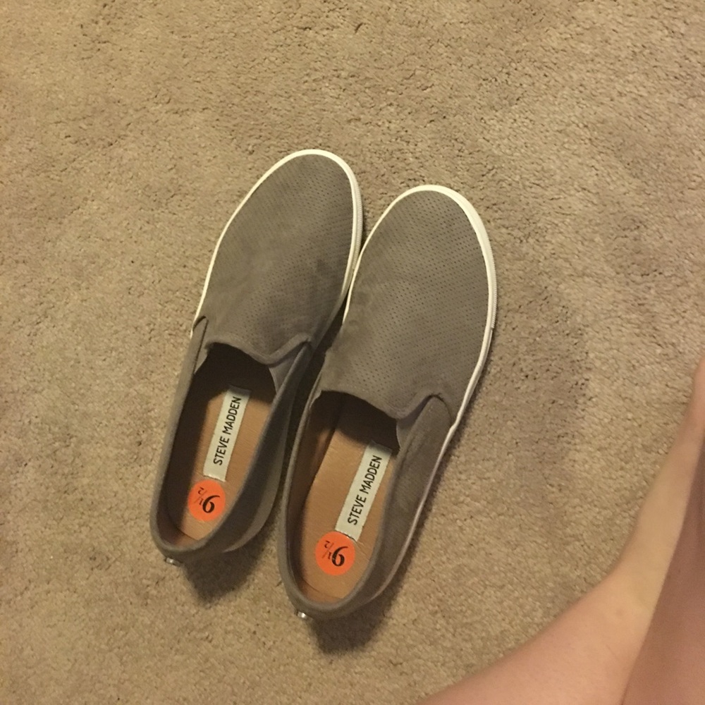 Steve Madden grey sneakers