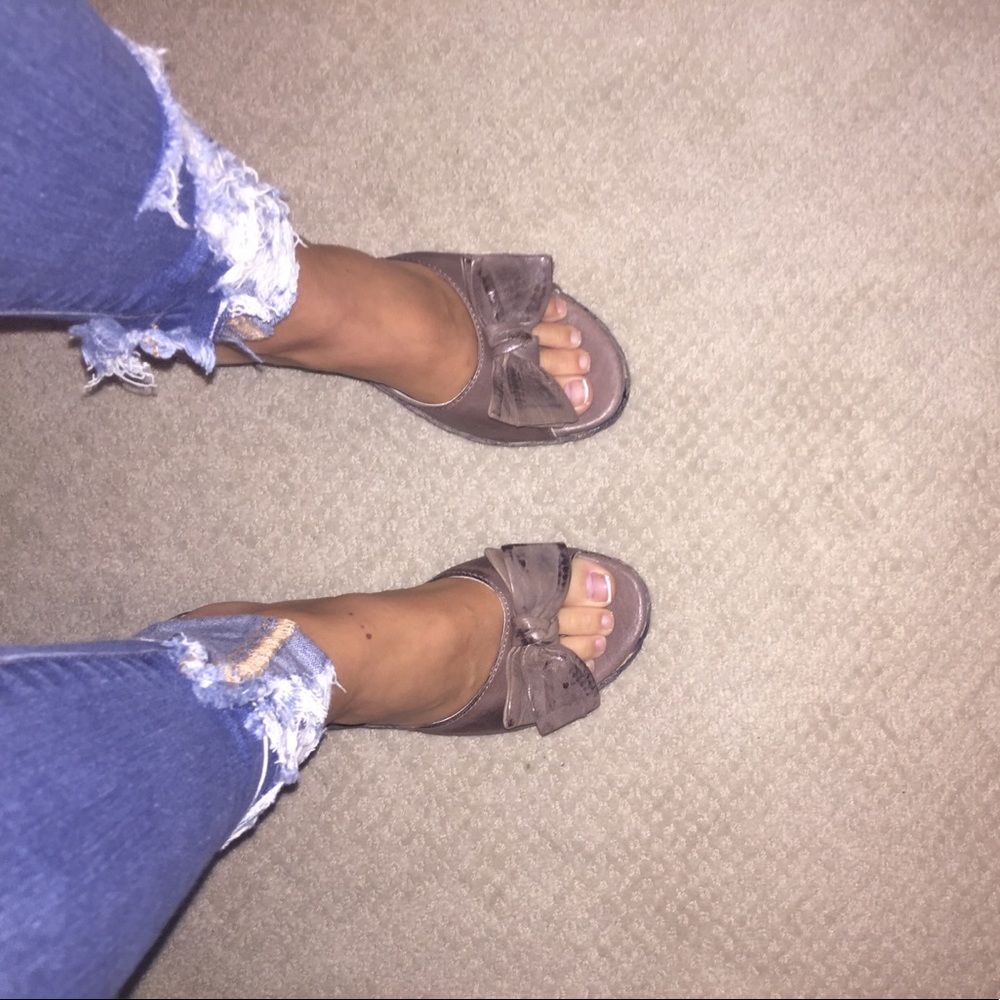 Brown wedge