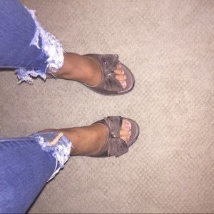 Brown wedge