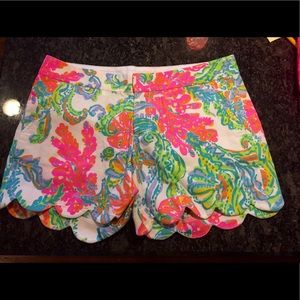 5" Buttercup Scallop Hem Short