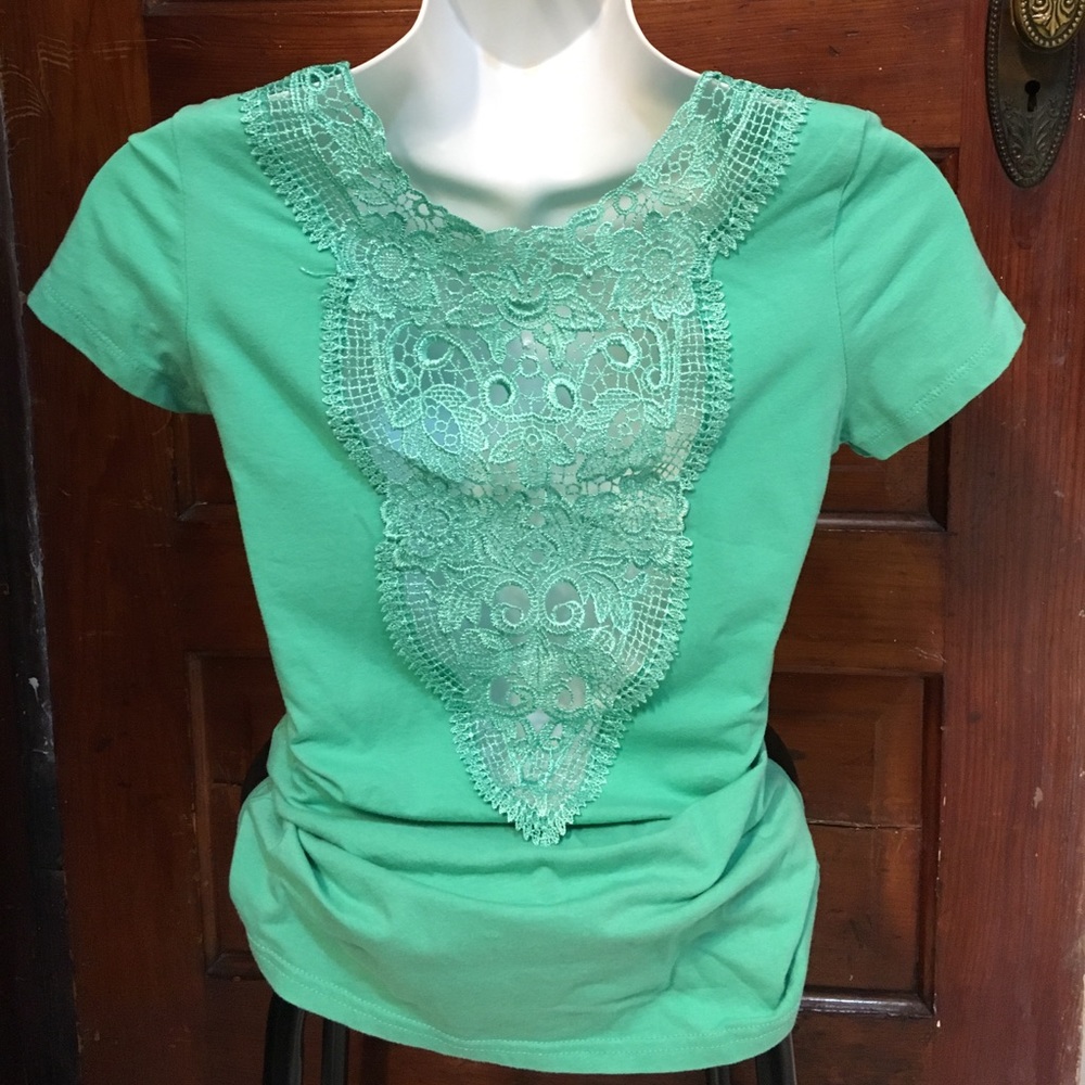 Medium teal vneck shirt