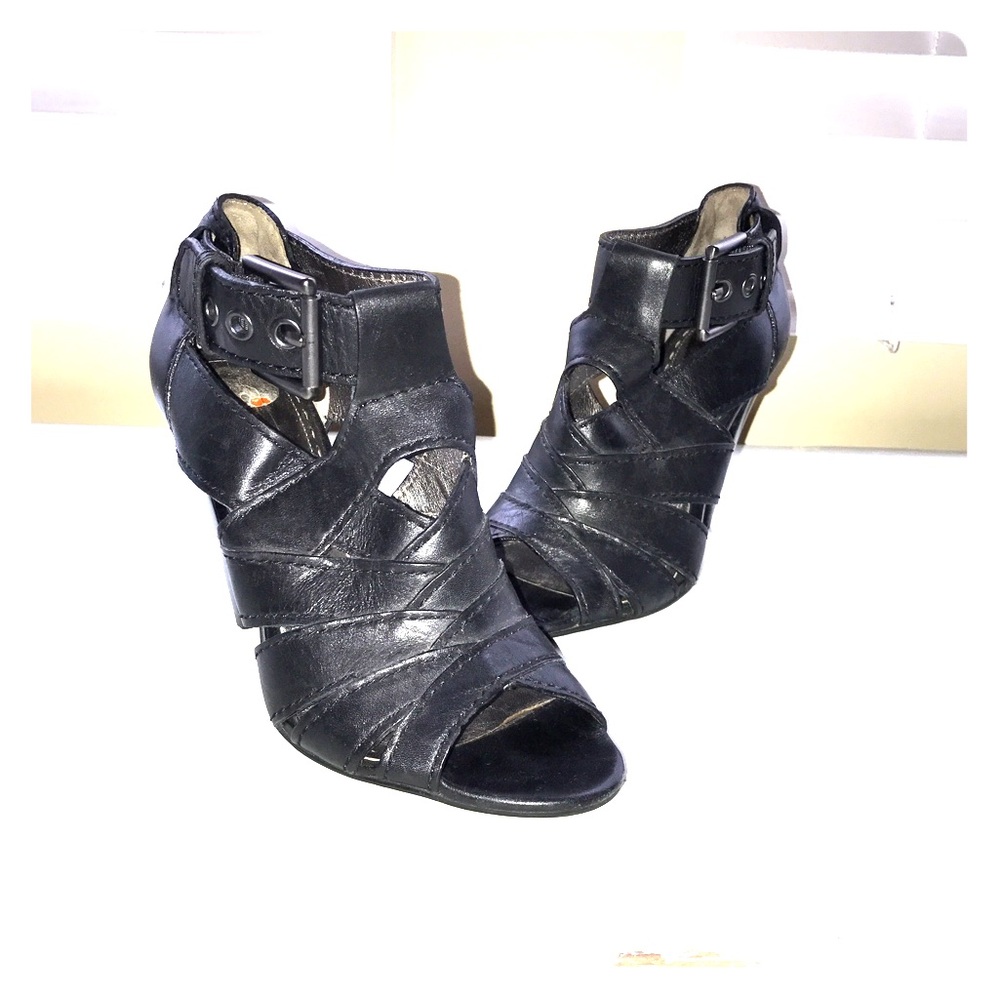 Coach pumps