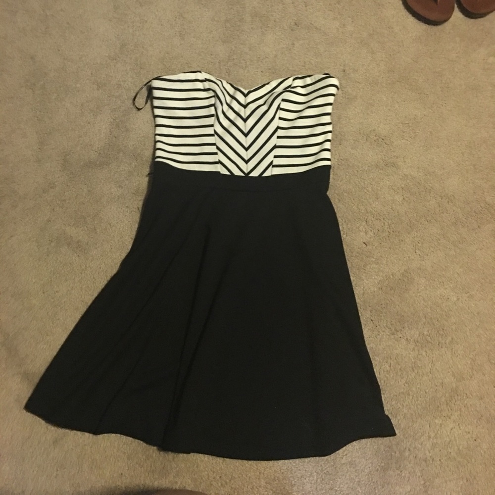 Black and white strapless dress