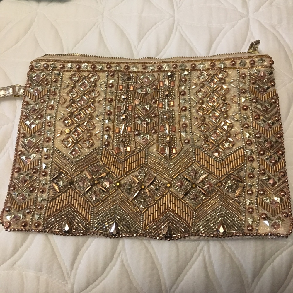 Beaded clutch