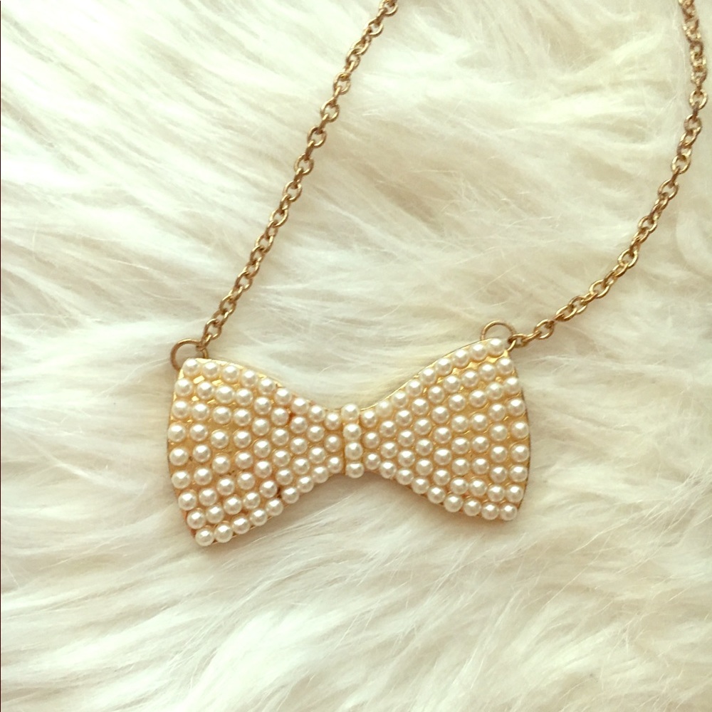 Pearl Bow Gold Necklace 🎀