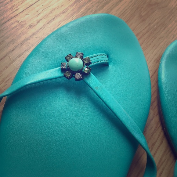 Turquoise old navy flip flops - Picture 2 of 2