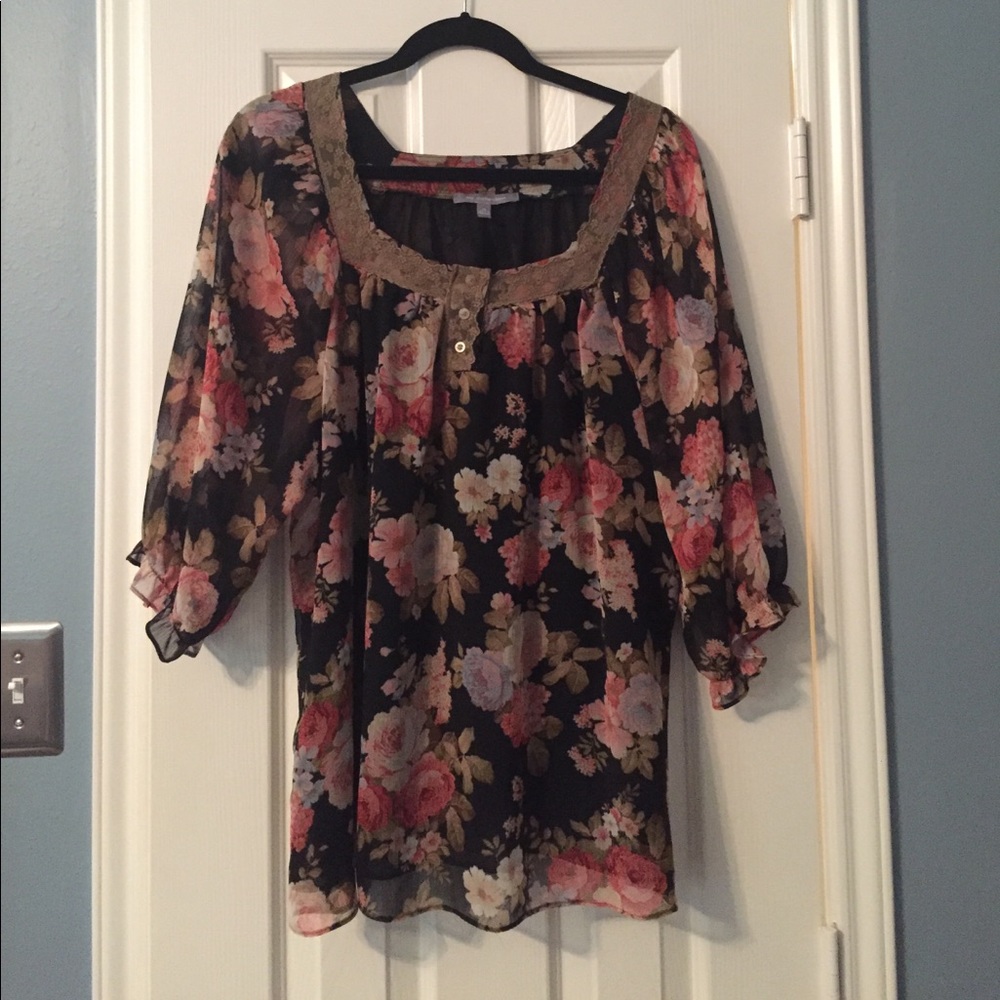 Floral Top with 3/4 Length Sleeves and Lace Trim