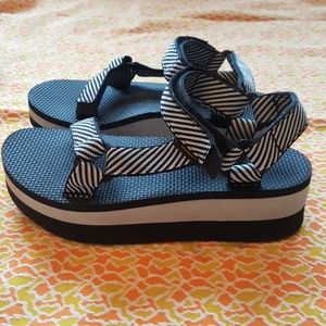 Teva universal flatforms