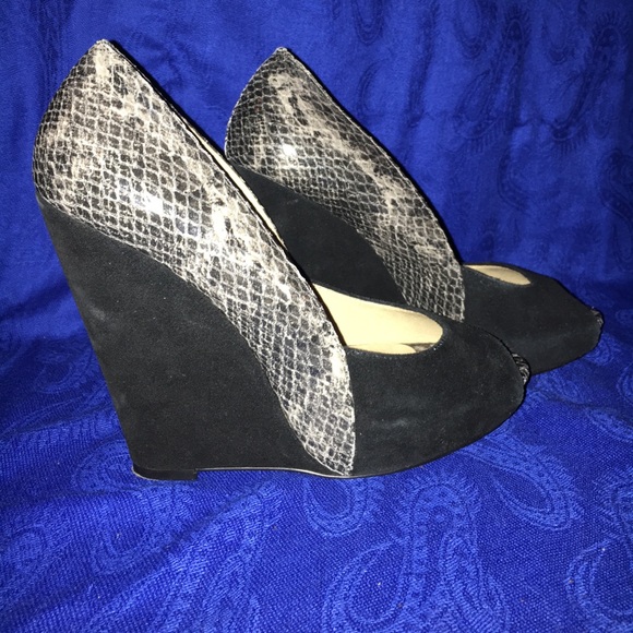 Levity Snake Print wedged Heeled Sandals - Picture 2 of 4