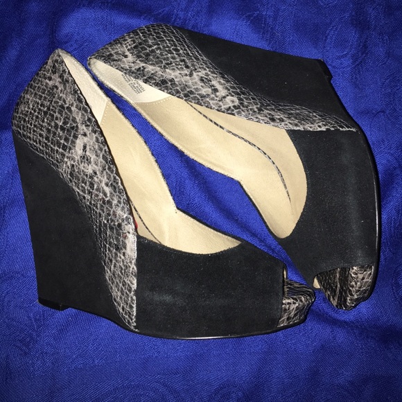 Levity Snake Print wedged Heeled Sandals - Picture 3 of 4